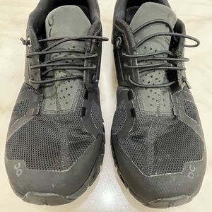 ON CLOUD BLACK SNEAKER